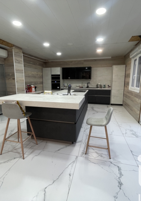 Building – 944 m²