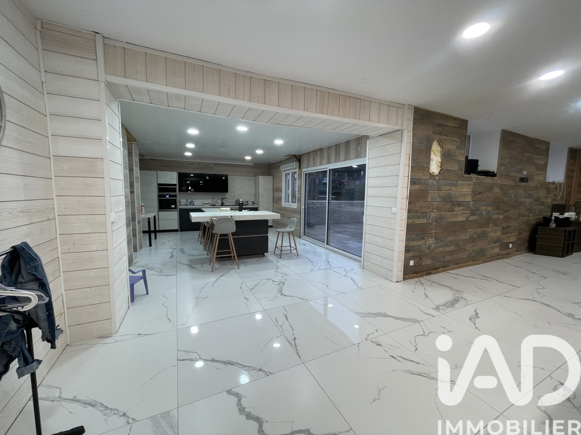 iad-1945303-2 Immeuble – 944 m²