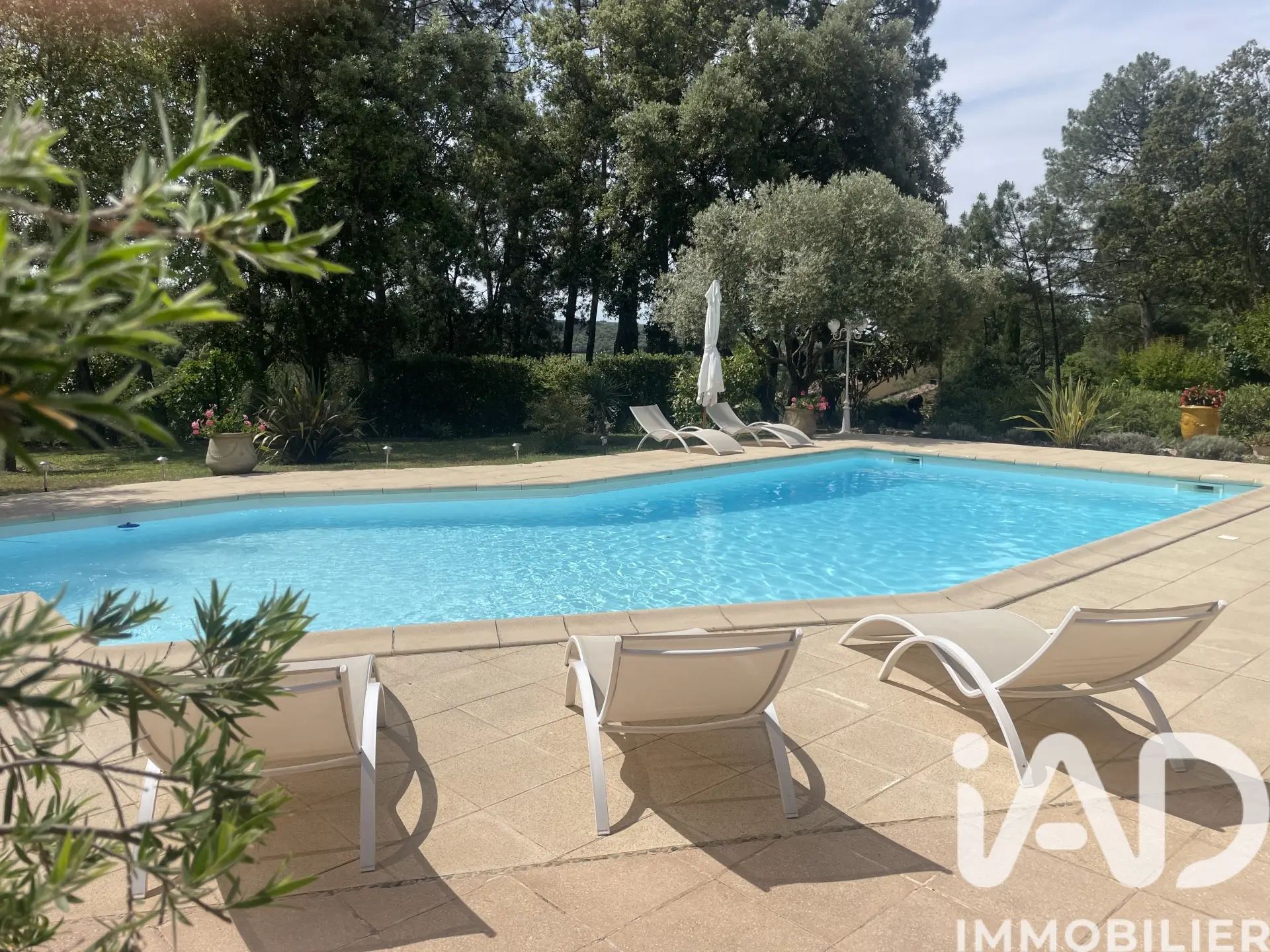 iad-2039355-2 Maison – 170 m²